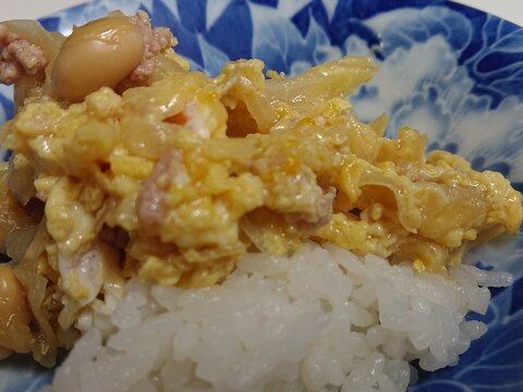 大豆入り☆キャベ玉丼